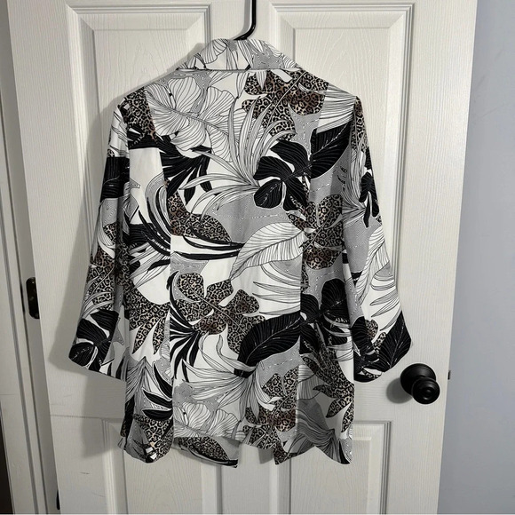 Chico's animal/tropical print open front jacket/cardigan, Chico's size 2 - Picture 6 of 7